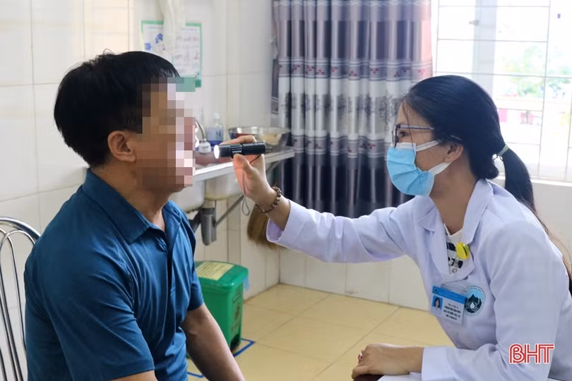 Hút thuốc lá làm gia tăng nguy cơ mắc ung thư niêm mạc miệng