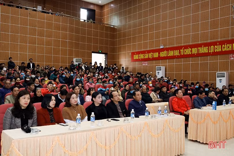 Can Lộc tiếp nhận 347 triệu đồng hỗ trợ người nghèo vui xuân, đón tết