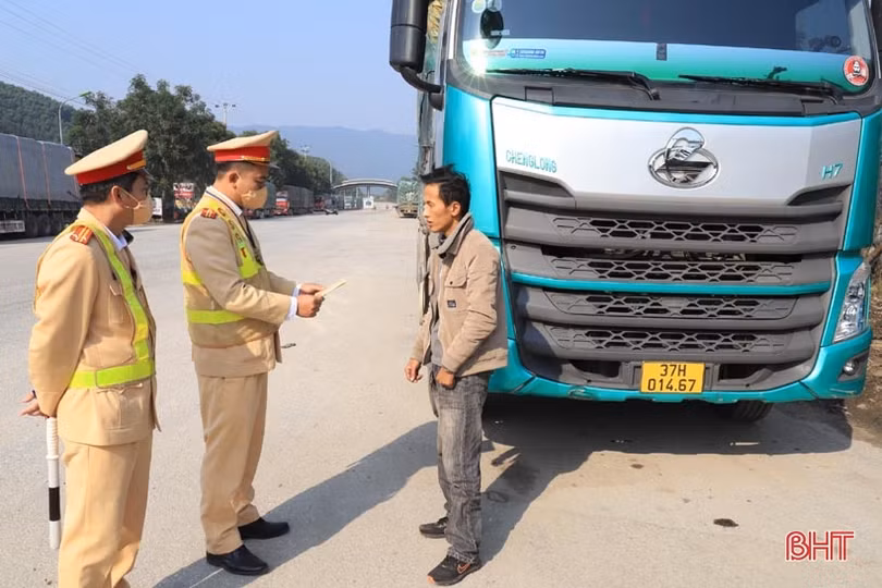 Chấn chỉnh tình trạng lộn xộn tại khu vực cổng B Khu kinh tế Cầu Treo