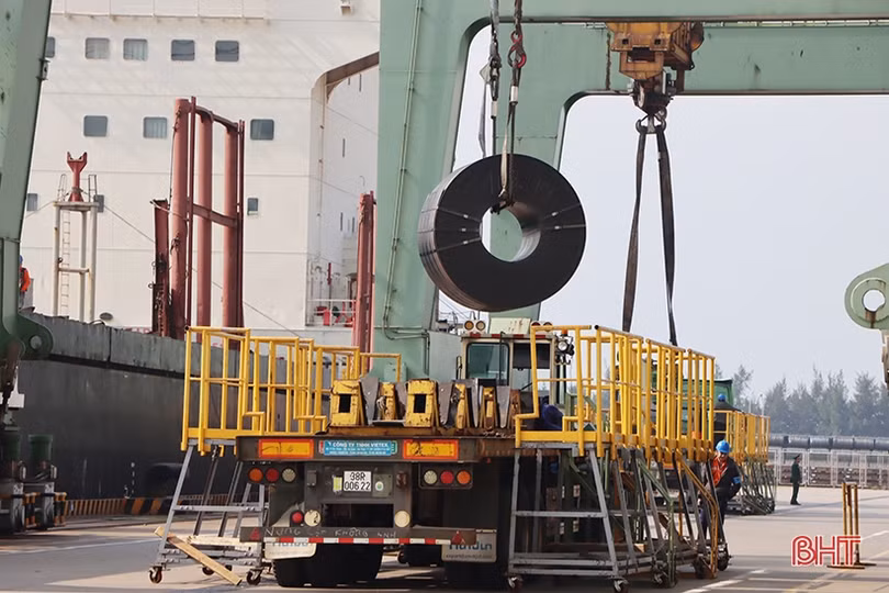 Hải quan Vũng Áng thu ngân sách hơn 8.600 tỷ đồng