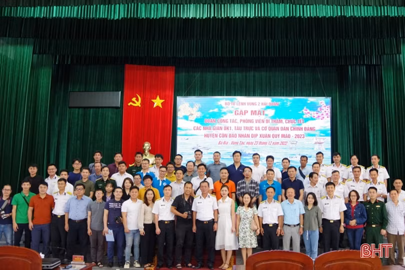 Gặp mặt đoàn công tác đi thăm, chúc Tết nhà giàn DK1 và huyện Côn Đảo