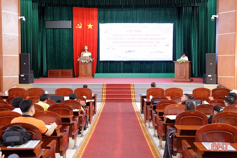 Gặp mặt đoàn công tác đi thăm, chúc Tết nhà giàn DK1 và huyện Côn Đảo