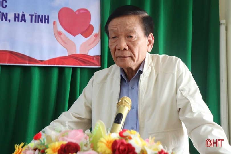 Trao tặng trang thiết bị cho trường học ở Hương Sơn