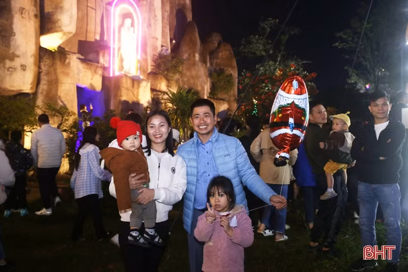 Người dân Hà Tĩnh vui đón Giáng sinh an lành, ấm áp