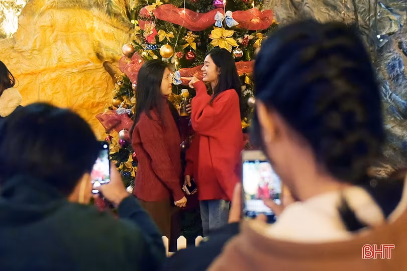 Người dân Hà Tĩnh vui đón Giáng sinh an lành, ấm áp