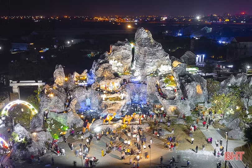 Rộn ràng đón lễ Giáng sinh trên khắp các xứ đạo ở Hà Tĩnh