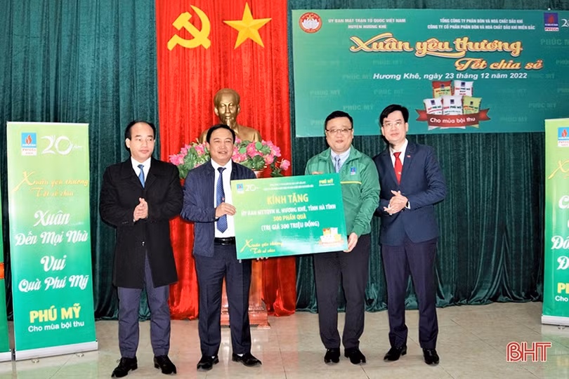 600 phần quà “Xuân yêu thương - Tết chia sẻ” đến với người nghèo Hà Tĩnh