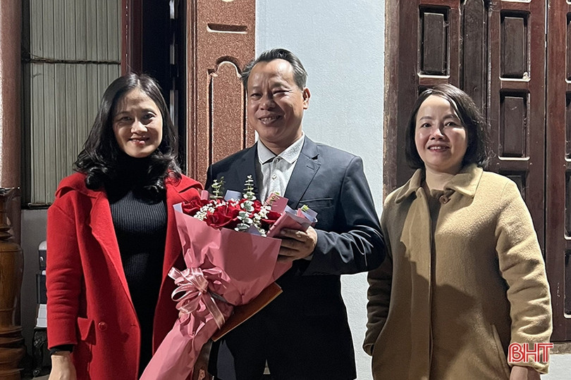 Ban Thường trực Ủy ban MTTQ tỉnh chúc mừng lễ Giáng sinh các giáo xứ