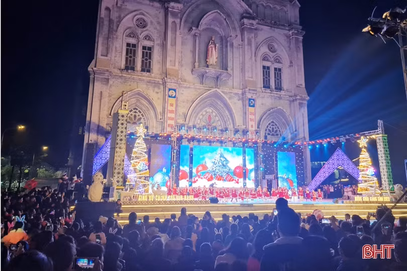 Người dân Hà Tĩnh vui đón Giáng sinh an lành, ấm áp