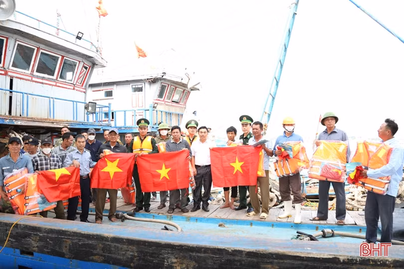 BĐPB Hà Tĩnh nâng cao nhận thức pháp luật cho ngư dân khi khai thác trên biển