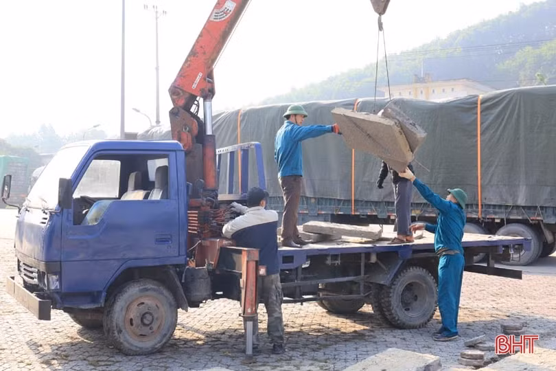 Chấn chỉnh tình trạng lộn xộn tại khu vực cổng B Khu kinh tế Cầu Treo