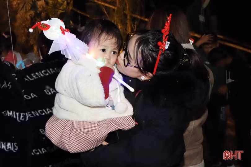 Người dân Hà Tĩnh vui đón Giáng sinh an lành, ấm áp