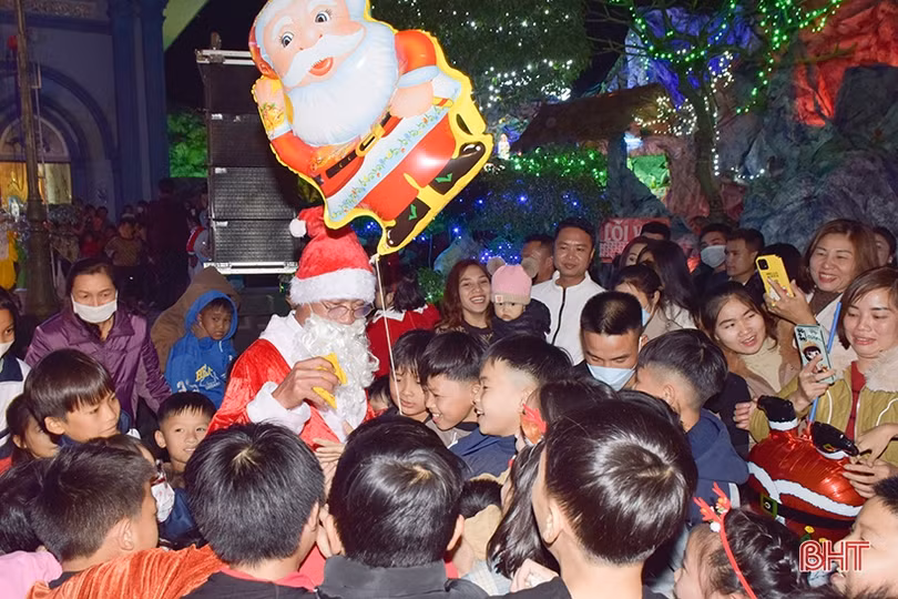 Người dân Hà Tĩnh vui đón Giáng sinh an lành, ấm áp