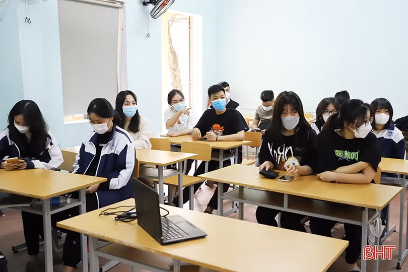 Các địa phương ở Hà Tĩnh tiêm vắc-xin phòng COVID-19 cho người từ 16 - 18 tuổi