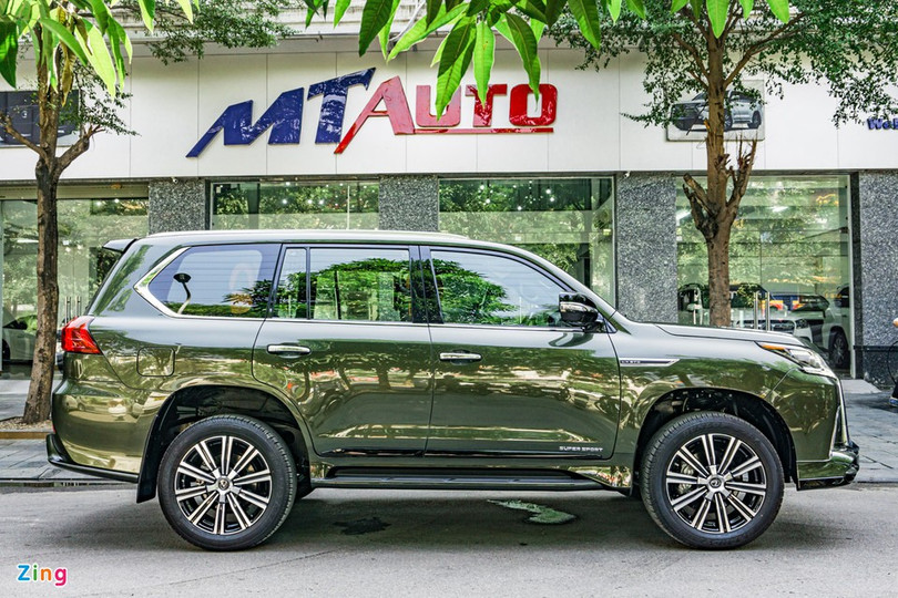 Cận cảnh Lexus LX 570 với màu sơn đặc biệt tại Việt Nam