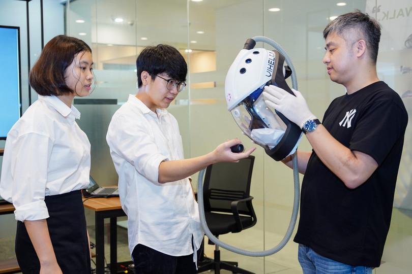 3 học sinh Việt sáng chế mũ ngăn nCoV được WIPO vinh danh