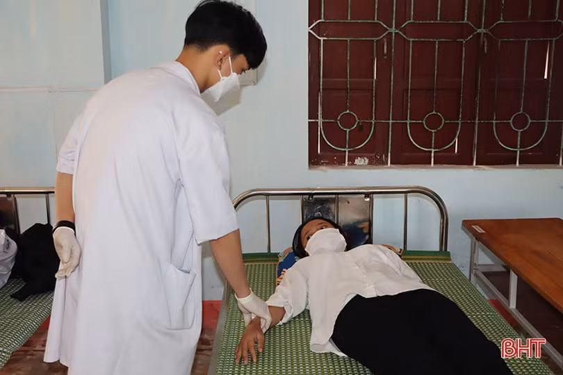 Các địa phương ở Hà Tĩnh tiêm vắc-xin phòng COVID-19 cho người từ 16 - 18 tuổi