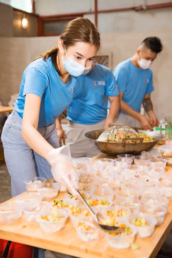 Thùy Tiên đăng quang Hoa hậu Hòa bình quốc tế 2021