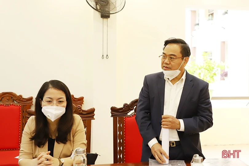 Đoàn công tác của BTV Tỉnh ủy cùng huyện Cẩm Xuyên tháo gỡ khó khăn, phát triển kinh tế - xã hội