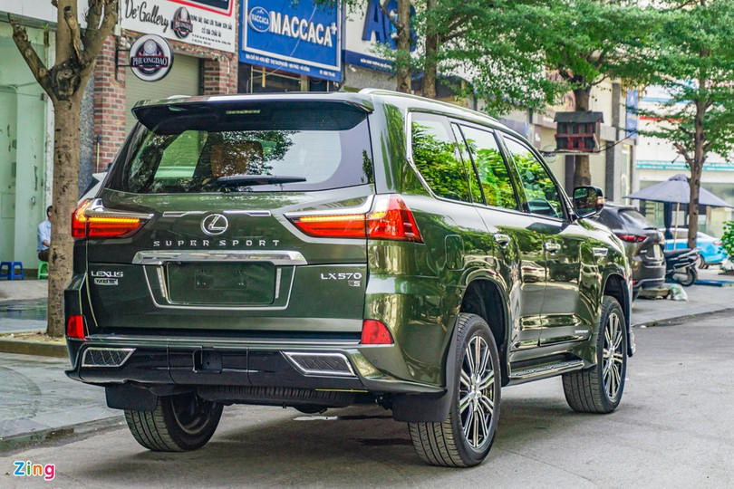 Cận cảnh Lexus LX 570 với màu sơn đặc biệt tại Việt Nam