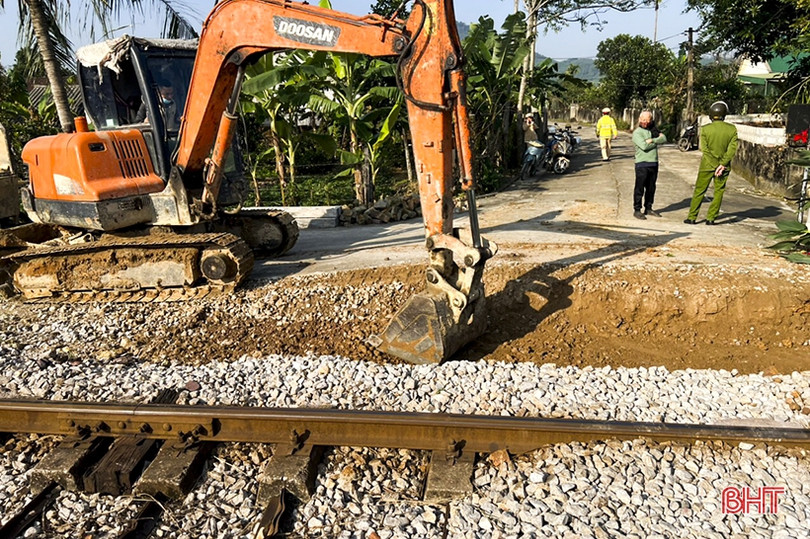 Đức Thọ phá bỏ 2 đường ngang giao cắt với đường sắt