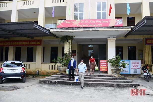 10/13 địa phương ở Hà Tĩnh đã tổ chức cách ly, điều trị F0 tại nhà