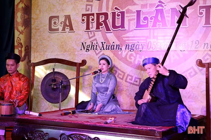 Những thí sinh ấn tượng tại Liên hoan ca trù huyện Nghi Xuân