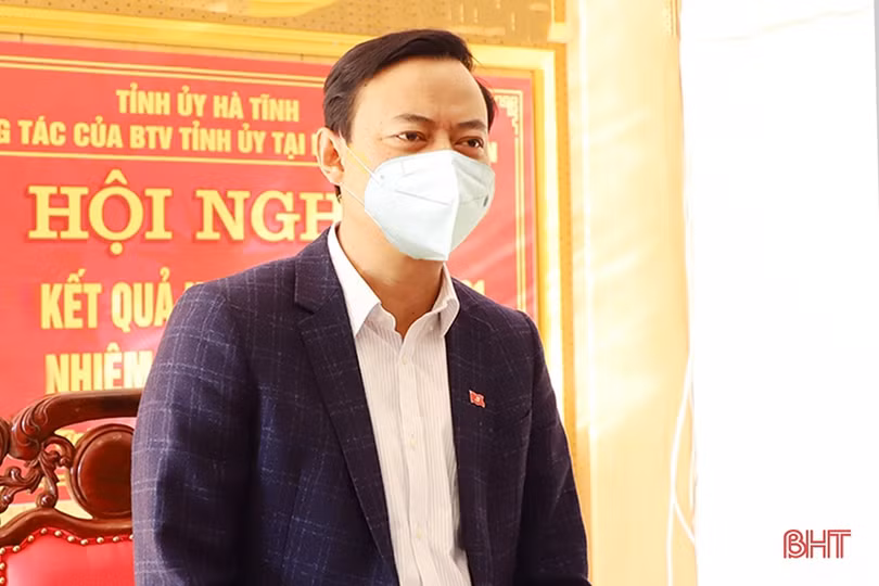 Đoàn công tác của BTV Tỉnh ủy cùng huyện Cẩm Xuyên tháo gỡ khó khăn, phát triển kinh tế - xã hội