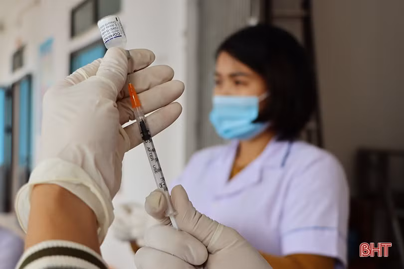 Các địa phương ở Hà Tĩnh tiêm vắc-xin phòng COVID-19 cho người từ 16 - 18 tuổi