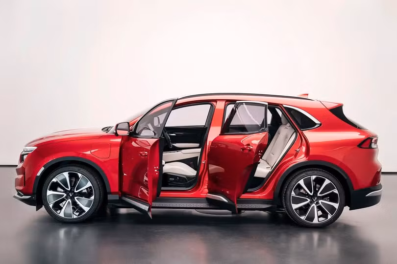 VinFast VF e35 có gì nổi bật trước Tesla Model Y?