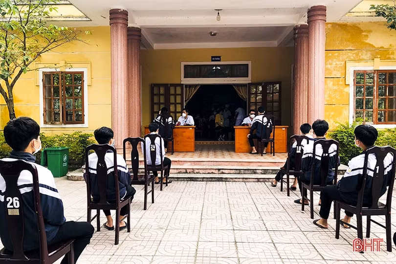 Các địa phương ở Hà Tĩnh tiêm vắc-xin phòng COVID-19 cho người từ 16 - 18 tuổi