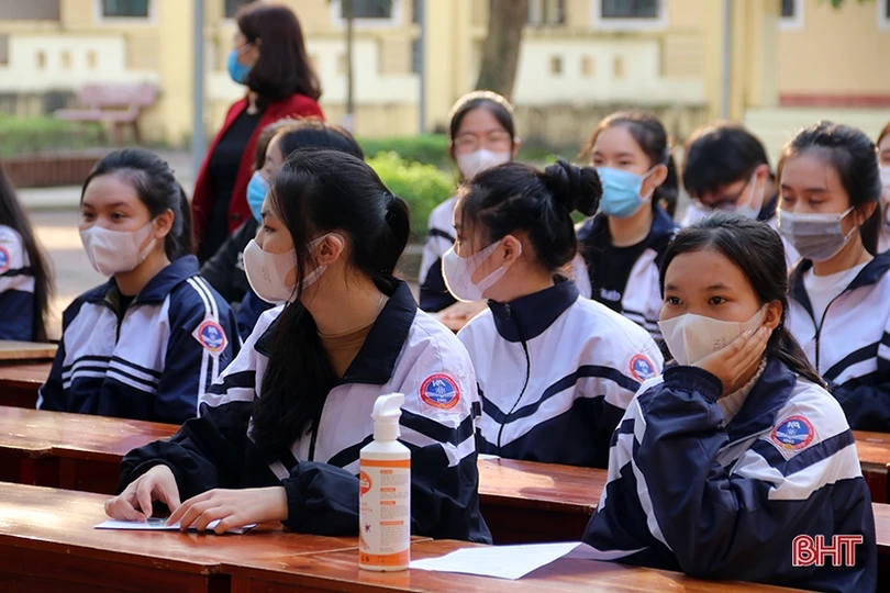 Các địa phương Hà Tĩnh tiếp tục tiêm vắc-xin phòng COVID-19 cho người từ 16 - 18 tuổi