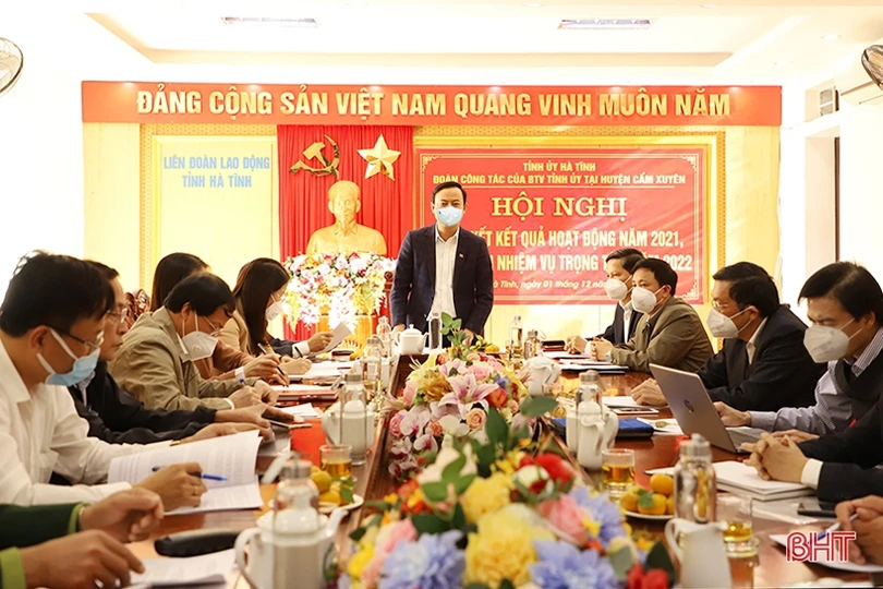 Đoàn công tác của BTV Tỉnh ủy cùng huyện Cẩm Xuyên tháo gỡ khó khăn, phát triển kinh tế - xã hội