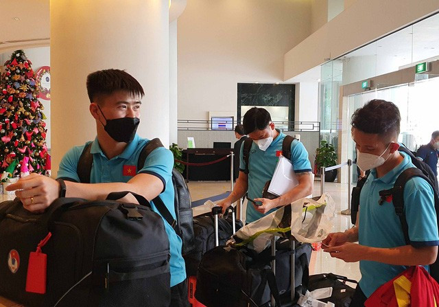 Những hình ảnh đầu tiên của ĐT Việt Nam khi đặt chân tới Singapore - Ảnh 7. Những hình ảnh đầu tiên của ĐT Việt Nam khi đặt chân tới Singapore