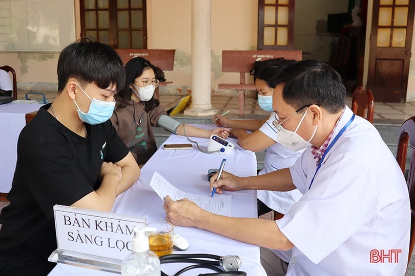 Các địa phương Hà Tĩnh tiếp tục tiêm vắc-xin phòng COVID-19 cho người từ 16 - 18 tuổi