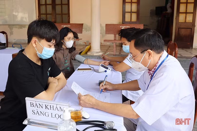 Các địa phương Hà Tĩnh tiếp tục tiêm vắc-xin phòng COVID-19 cho người từ 16 - 18 tuổi