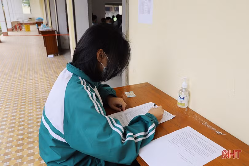 Các địa phương ở Hà Tĩnh tiêm vắc-xin phòng COVID-19 cho người từ 16 - 18 tuổi