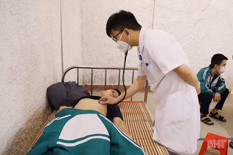 Các địa phương ở Hà Tĩnh tiêm vắc-xin phòng COVID-19 cho người từ 16 - 18 tuổi