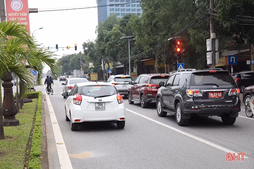 Di chuyển như thế nào khi cùng lúc có 2 hệ thống đèn tín hiệu giao thông tại TP Hà Tĩnh?