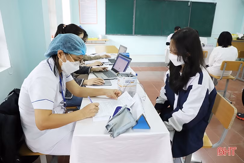 Các địa phương ở Hà Tĩnh tiêm vắc-xin phòng COVID-19 cho người từ 16 - 18 tuổi
