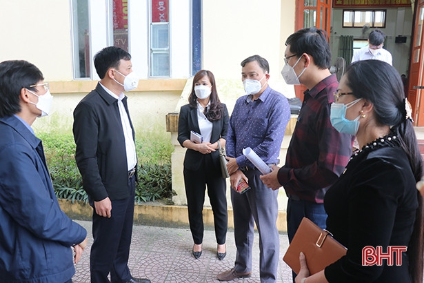 Khẩn trương truy vết, lấy mẫu xét nghiệm chùm ca bệnh tại Thạch Long