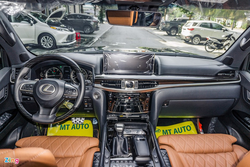Cận cảnh Lexus LX 570 với màu sơn đặc biệt tại Việt Nam