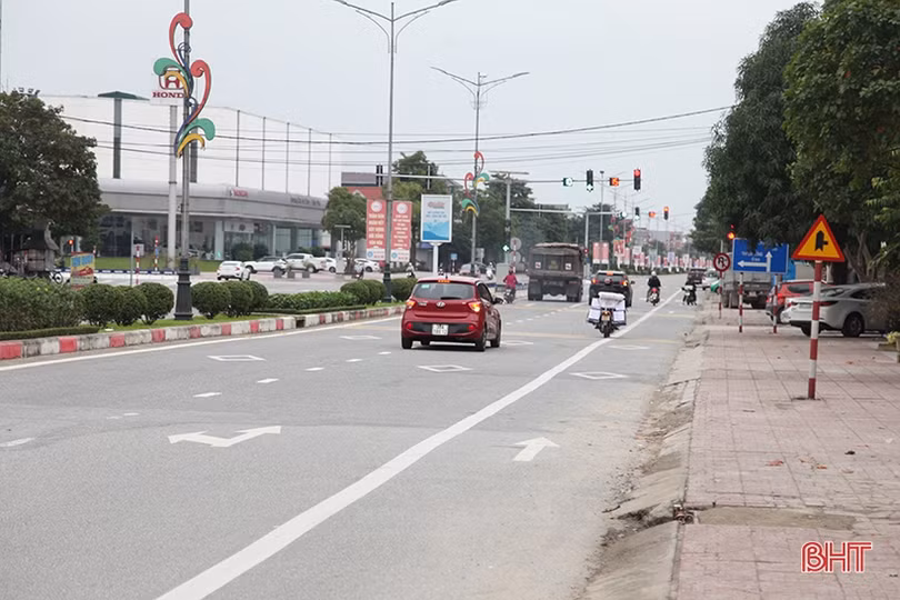 Di chuyển như thế nào khi cùng lúc có 2 hệ thống đèn tín hiệu giao thông tại TP Hà Tĩnh?