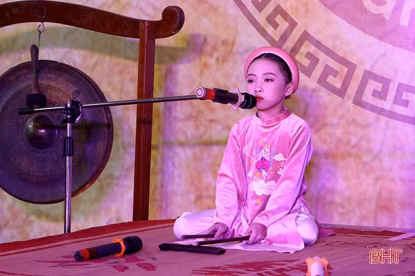 Những thí sinh ấn tượng tại Liên hoan ca trù huyện Nghi Xuân