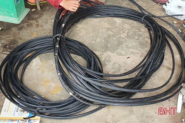 Bắt 2 đối tượng đóng giả nhân viên viễn thông để trộm dây cáp ở TP Hà Tĩnh
