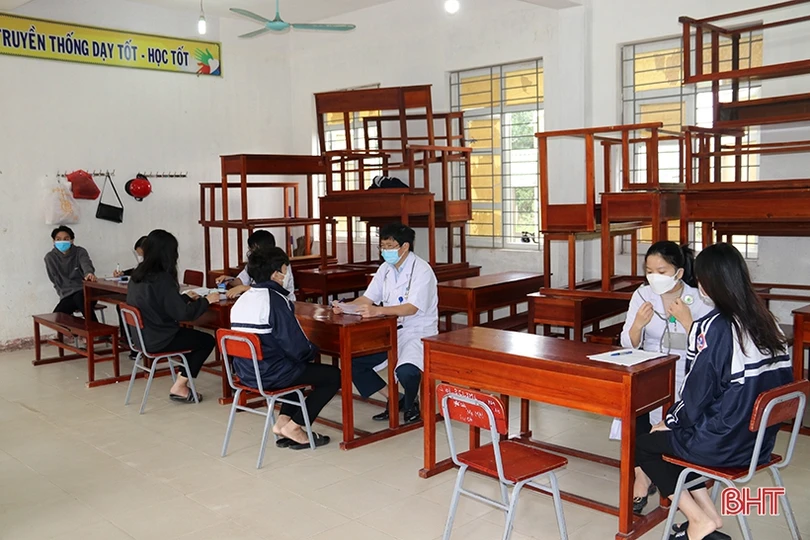 Các địa phương Hà Tĩnh tiếp tục tiêm vắc-xin phòng COVID-19 cho người từ 16 - 18 tuổi