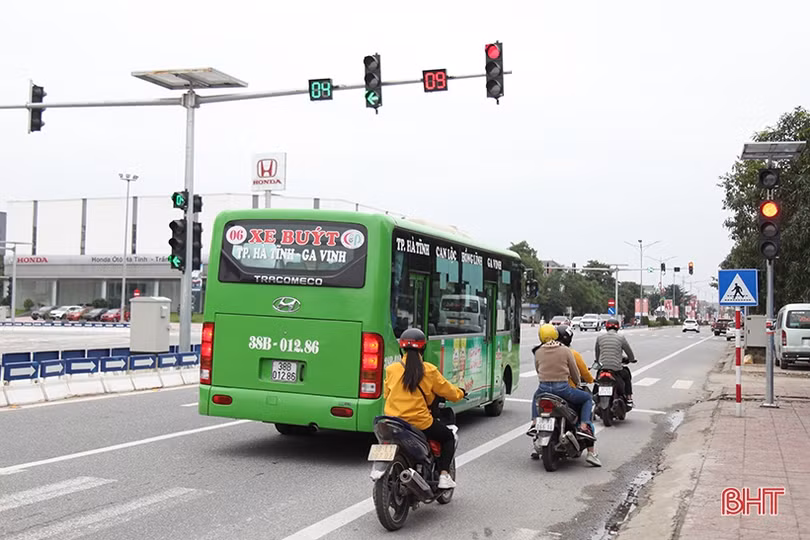 Di chuyển như thế nào khi cùng lúc có 2 hệ thống đèn tín hiệu giao thông tại TP Hà Tĩnh?