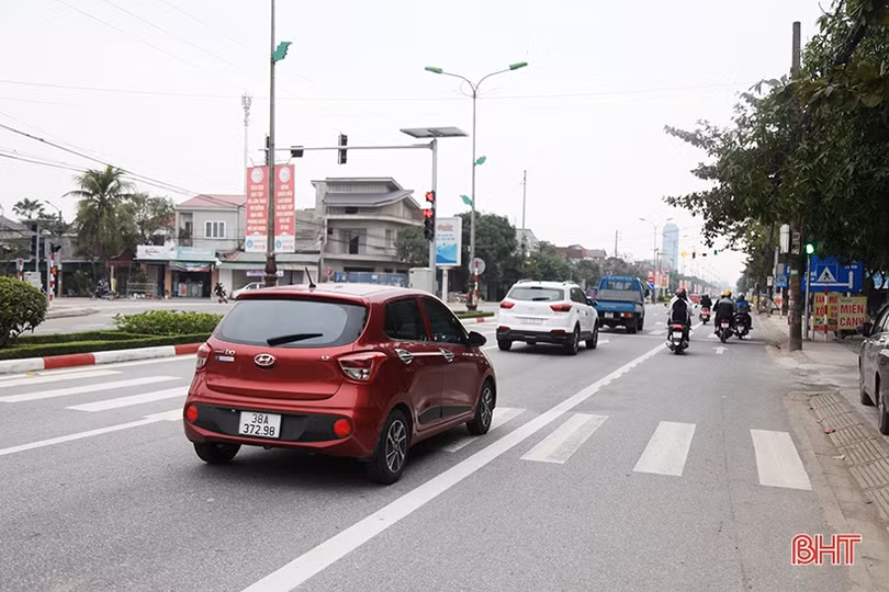 Di chuyển như thế nào khi cùng lúc có 2 hệ thống đèn tín hiệu giao thông tại TP Hà Tĩnh?