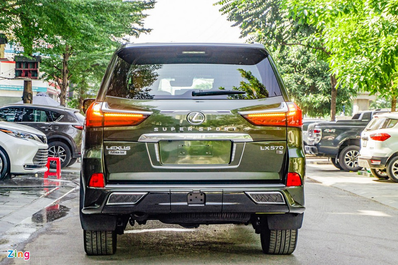 Cận cảnh Lexus LX 570 với màu sơn đặc biệt tại Việt Nam