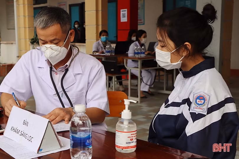 Các địa phương ở Hà Tĩnh tiêm vắc-xin phòng COVID-19 cho người từ 16 - 18 tuổi